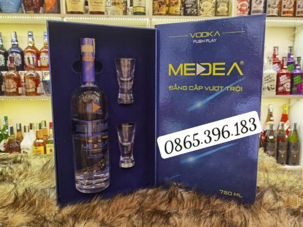 Rượu Vodka Medea đèn Led - Hộp Quà 1 medea led qua 600x450 1