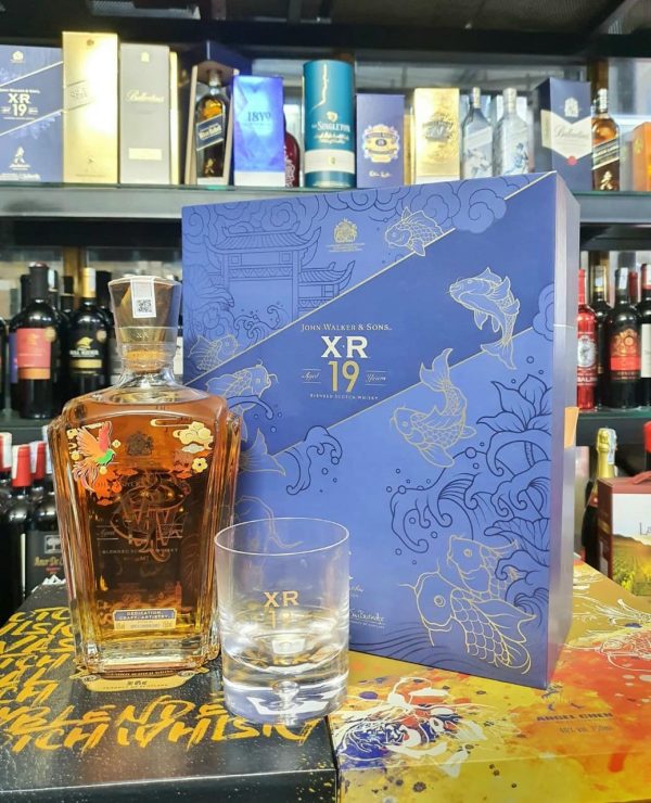 Rượu Johnnie Walker XR 19 Năm - MASTER OF CRAFT 8 Rượu Johnnie Walker XR 19 Năm
