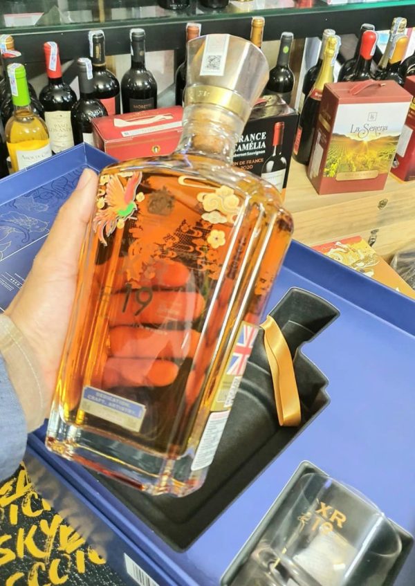 Rượu Johnnie Walker XR 19 Năm - MASTER OF CRAFT 9 Rượu Johnnie Walker XR 19 Năm